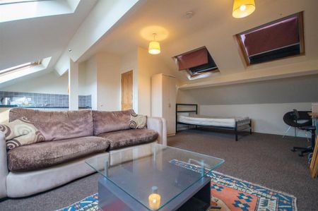 Studio to rent - Photo 2