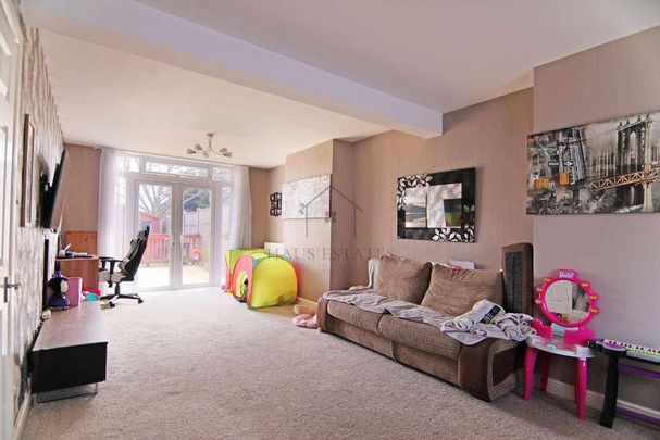 Kingsway, Braunstone Town, Leicester, LE3 - Photo 1