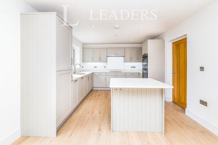 4 bedroom detached house to rent - Photo 5