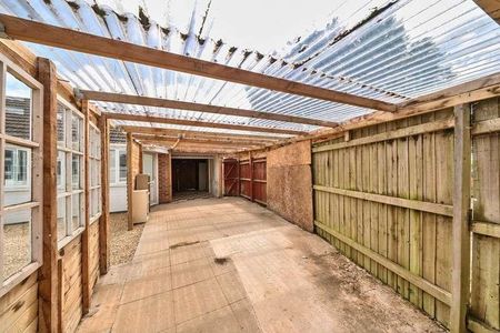 Banbury, Oxfordshire, OX16 - Photo 2