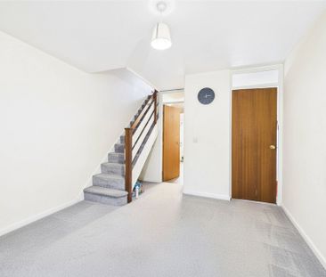 3 bedroom House in Nuthatch Drive, Reading - Photo 1