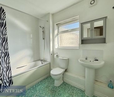 2 bedroom Flat To Let - Photo 4