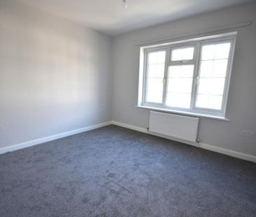 4 bedroom semi-detached house to rent - Photo 4