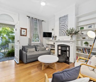 Fully furnished classic terrace retreat with rapid access into the ... - Photo 4
