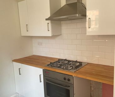 1 Bed Flat, Inwood Crescent, BN1 - Photo 4