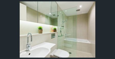 Spacious and Modern 1 Bedroom with Atrium - Photo 2