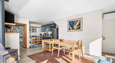 TAYLORS MISTAKE - ONE BEDROOM COTTAGE WITH LARGE GARAGE AND STUNNING OCEAN VIEWS - Photo 4