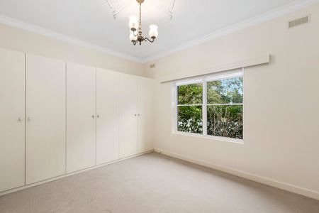 Updated and spacious home in ideallyic location - Photo 3