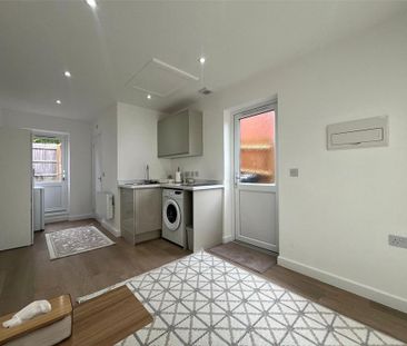 Studio to rent - Photo 6