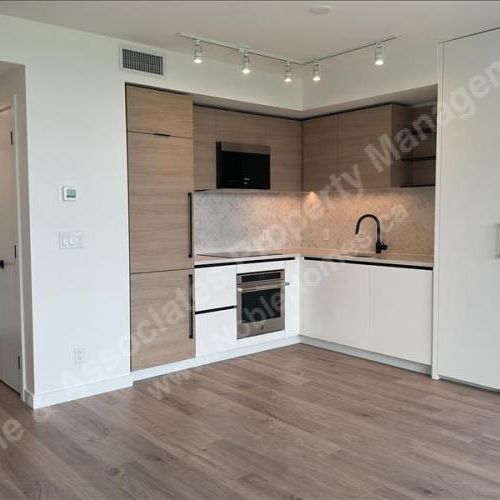 1XXXX 105 Avenue 1003 Surrey - Photo 1