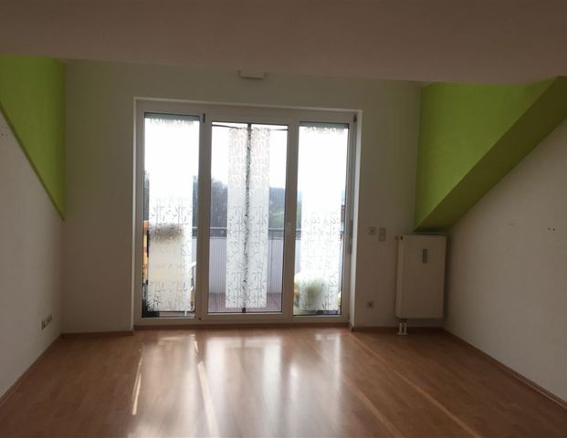 3‑Zimmer Dach­ge­schoss­woh­nung in Rott­weil zu vermieten - Photo 1