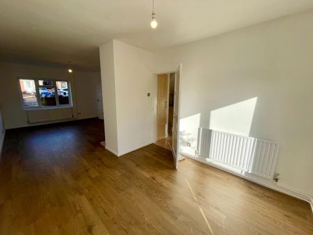 3 bedroom semi-detached house to rent - Photo 4