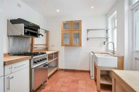 Superbly presented 3 bedroom house with garden and conservatory. - Photo 4