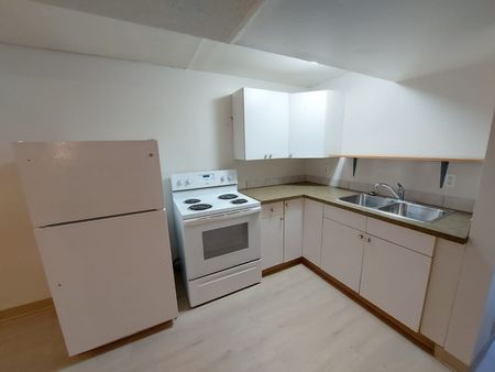 One Month Free Rent in Highland Green! - Photo 3