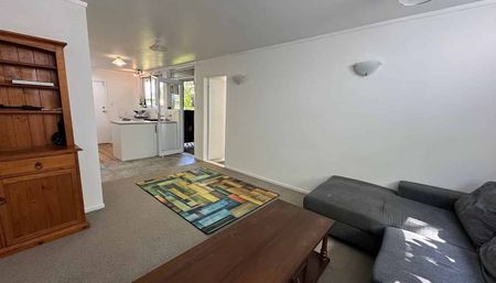 Large, comfortable 1BR Retreat in Glenfield - Photo 2