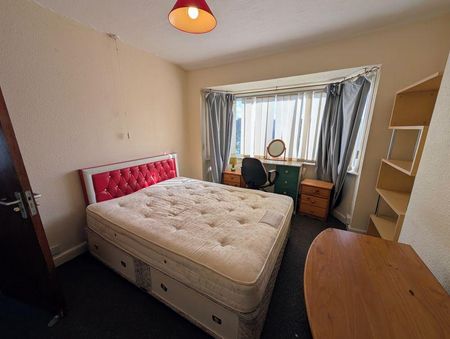 5 bedroom semi-detached house to rent - Photo 2