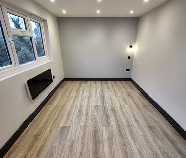 Studio Flat, Glenister Park Road, SW16 - Photo 1