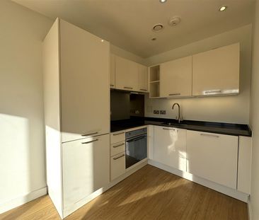 1 Bedroom Flat - Photo 2