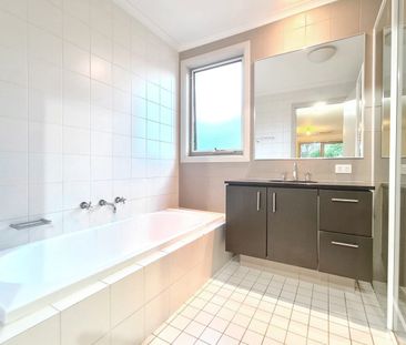 QUIET FAMILY HOME WITH GENEROUS GARDEN LIVING - Photo 6