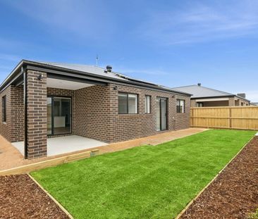 Sophisticated Living in Modern Home - Photo 2