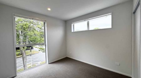 Oxley Ave Townhouse - Photo 2