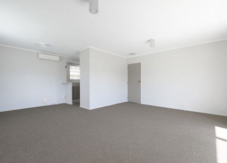 Sunny Sherwood - Photo 2