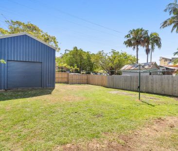 Riverside Living with Lift Access & Stunning Water Views – Fully Ap... - Photo 5