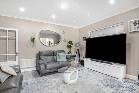 4 bedroom detached house to rent - Photo 2