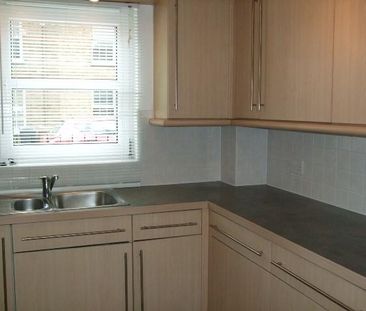2 bedroom ground floor flat to rent - Photo 5