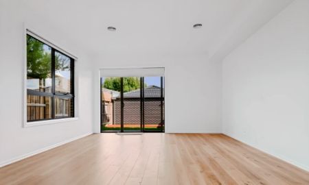 3 Bed, 2 Bath - Photo 3