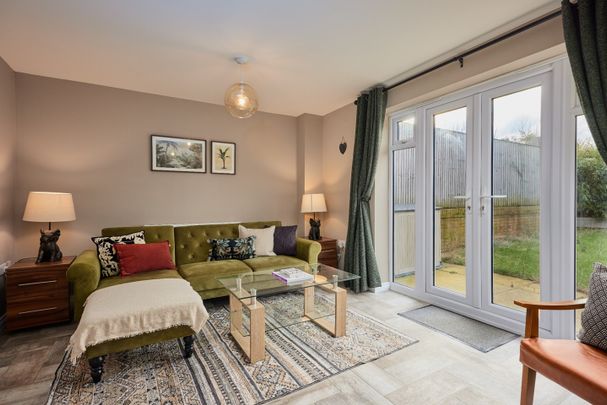 4 Bed Semi-Detached House, Honeybourne Road, LS12 - Photo 1