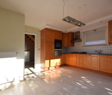 Te huur: Ruime villa in Roeselare met 3 slaapkamers, tuin op het zu... - Photo 3