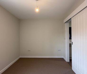 The Crescent, Taunton - Photo 3