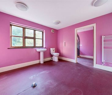 Six-bedroom detached former farmhouse with ground-floor lateral liv... - Photo 4