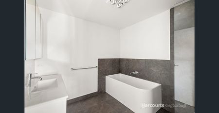 2 Bedroom House! - Photo 3