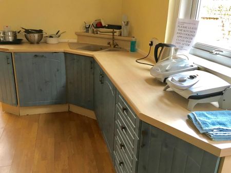 10 bedroom house of multiple occupation to rent - Photo 3