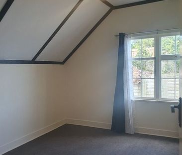Top floor one bedroom apartment. - Photo 6