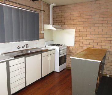 ONE BEDROOM UNIT WITH REVERSE CYCLE SPLIT SYSTEM! - Photo 4