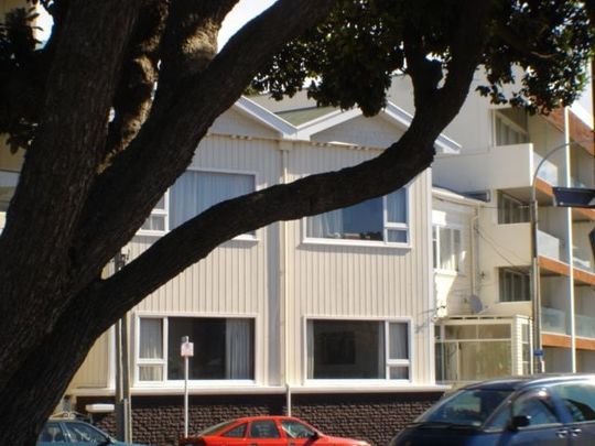 Stunning Oriental Parade residence - Photo 1