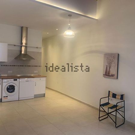 Alquiler de piso en Calle Mártires - Photo 1