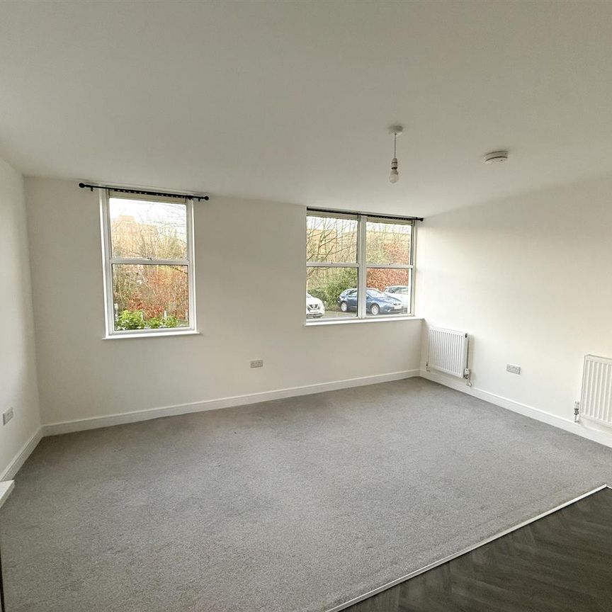 Heath Square, Haywards Heath RH16 1AT - Photo 1