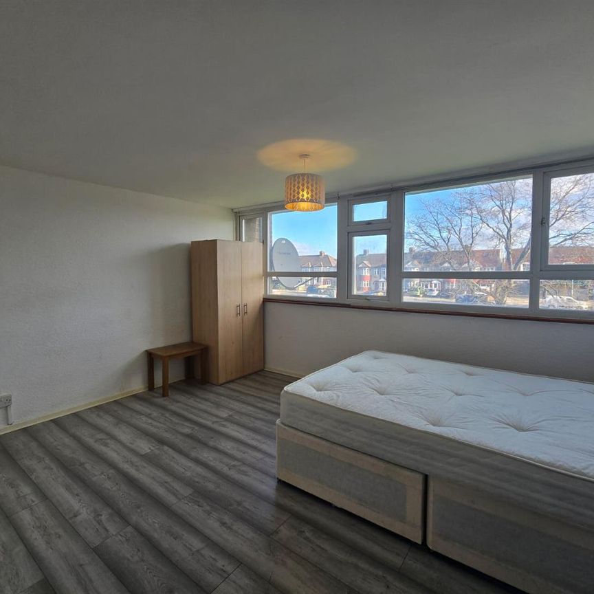 Great Cambridge Road, Enfield EN1, London - Photo 1