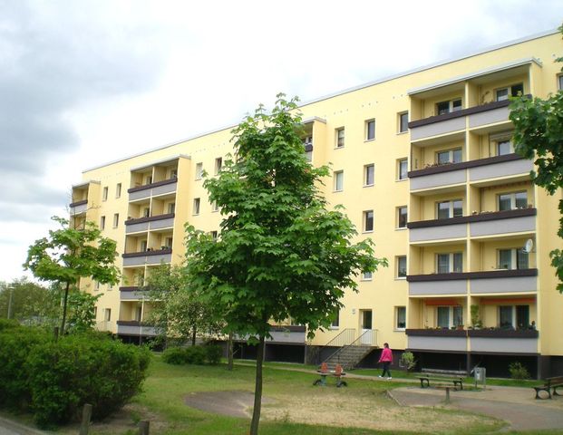 Drewitz, Erich-Pommer-Str. 16, sanierte 3-Zi mit 60,9 m² inkl. EBK und Balkon - Photo 1