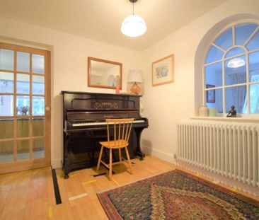 5 bedroom House in Fernhill Cottages, Wokingham - Photo 3