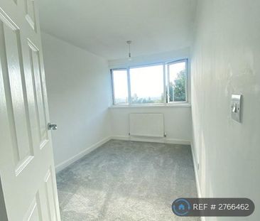 4 bedroom semi-detached house to rent - Photo 6