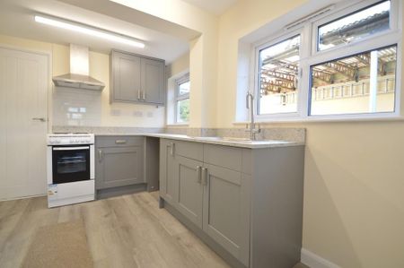 2 bedroom semi-detached house to rent - Photo 3