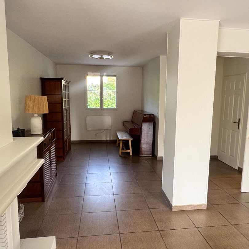 Location maison 6 pièces, 170.00m², Lésigny - Photo 1