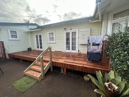 Only a short walk from the park - Photo 5