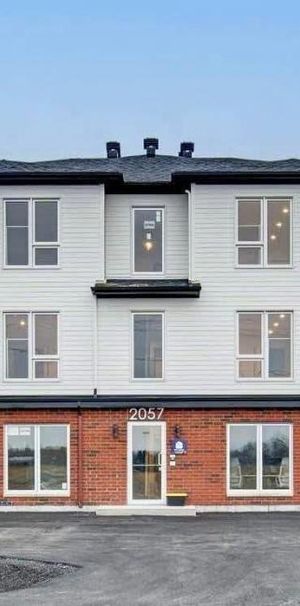 ** PROMO mois gratuit !! 4 1/2 neufs ! Huntingdon. WIFI inclus LIBRE IMMÉDIATEMENT! - Photo 1