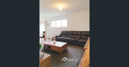 Modern Design in a Peaceful Court – Move-In Ready Lifestyle - Photo 5